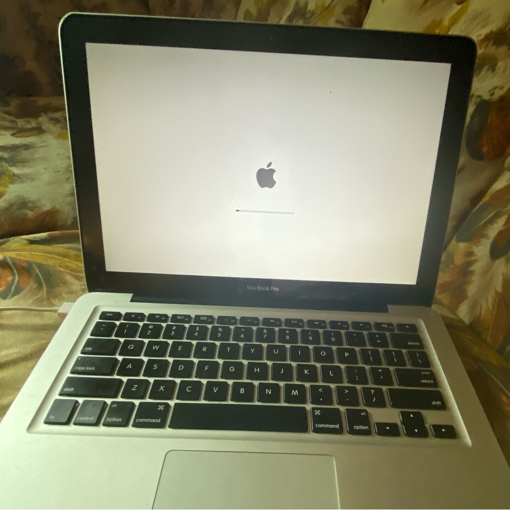 MacBook Pro laptop 13 in. 2012 series